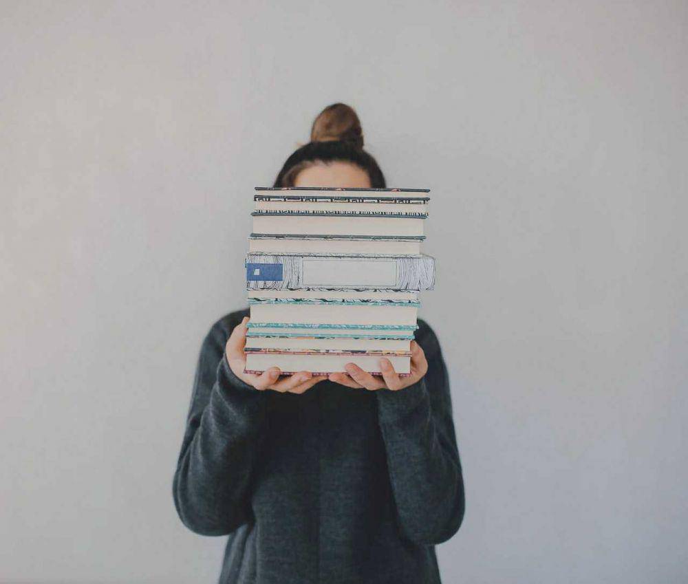 ilustrasi membeli buku (pexels.com/Melike Benli)