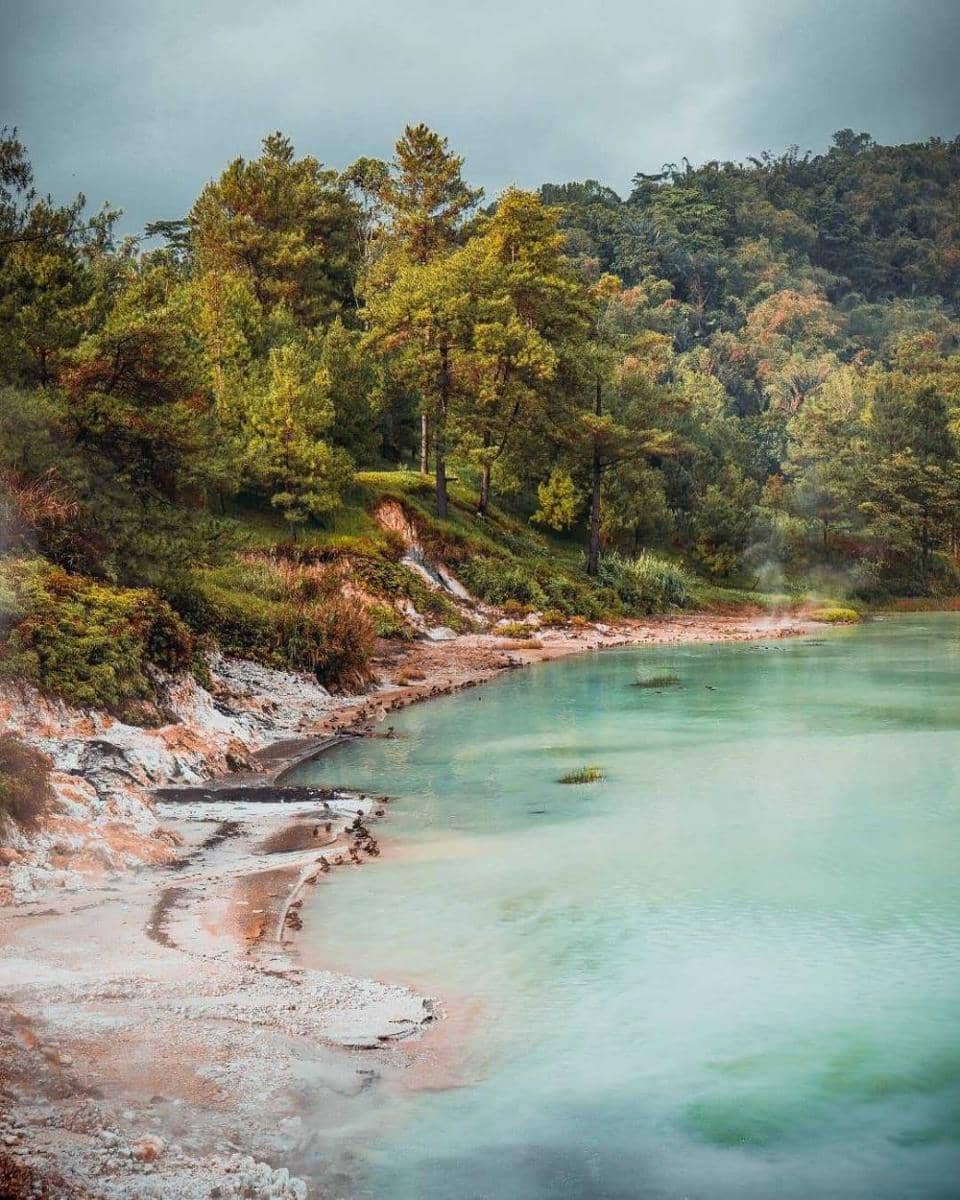 Danau Linow (instagram.com/hagaisatria)