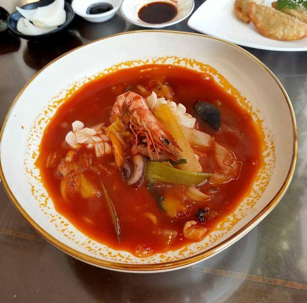 Jjampong (instagram.com/sho.sng)