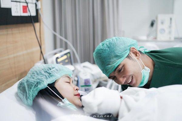 10 Momen Detik-detik Ria Ricis Melahirkan, Wajah Bayi Masih Rahasia