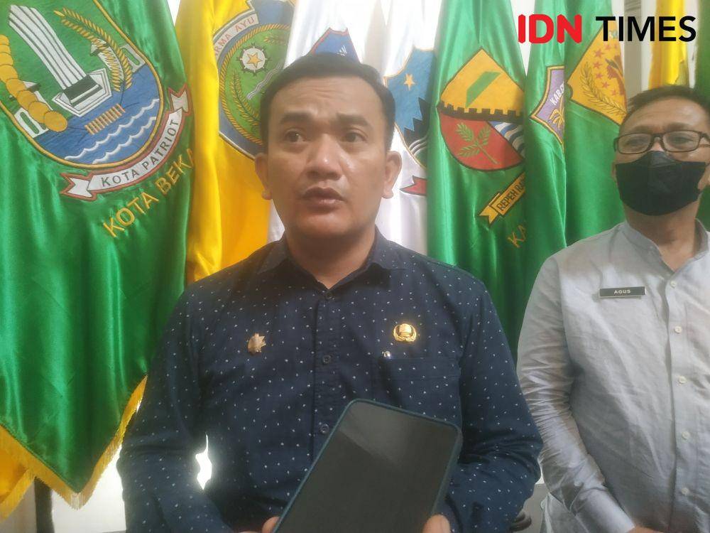 Kepala Disdik Jabar, Dedi Supandi di Gedung Sate (IDN Times/Azzis Zulkhairil)