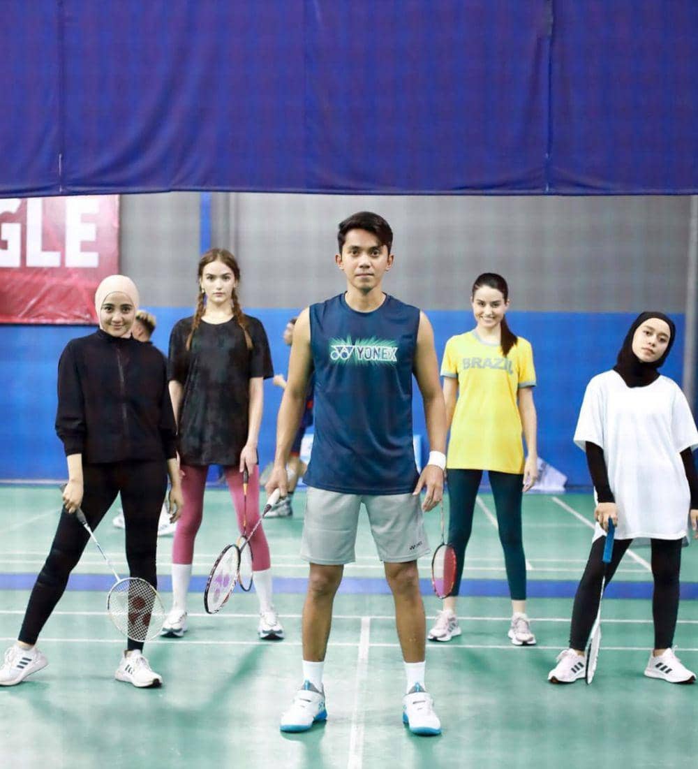potret Lesty Kejora dan kolega bermain bulutangkis (instagram.com/adsky99)