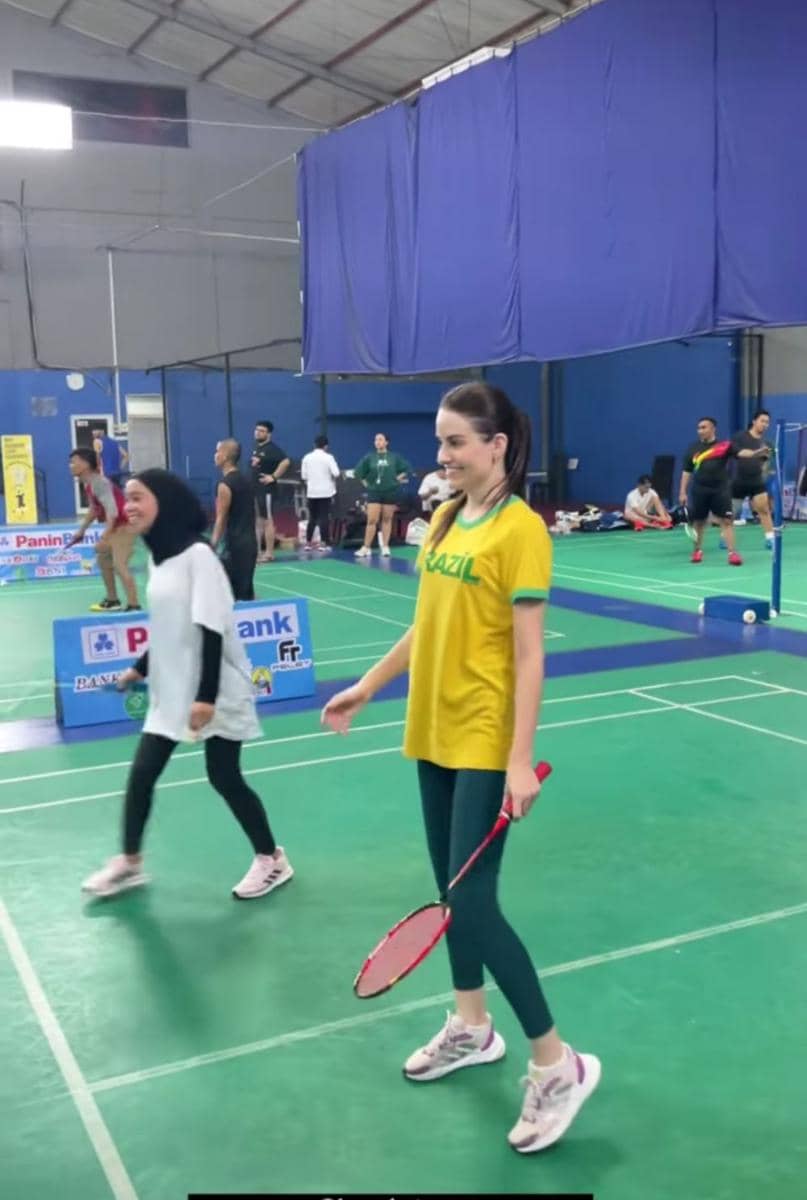 potret Lesty Kejora bermain bulutangkis (instagram.com/adsky99)