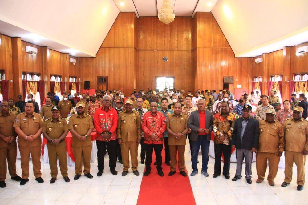 Wakil Menteri Dalam Negeri (Wamendagri) John Wempi Wetipo mengapresiasi berbagai pihak atas dukungan DOB Provinsi Papua Tengah. (Dok. Puspen Kemendagri).