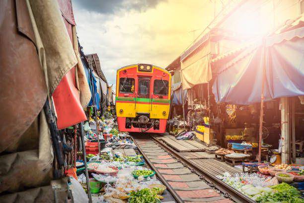 Pasar Maeklong (unsplash.com/pigphoto)