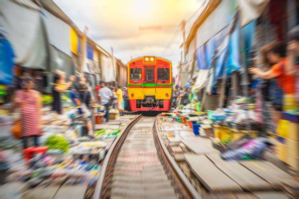 Pasar Maeklong (unsplash.com/Pigphoto)