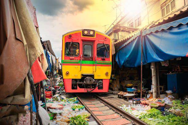 Pasar Maeklong (unsplash.com/pigphoto)