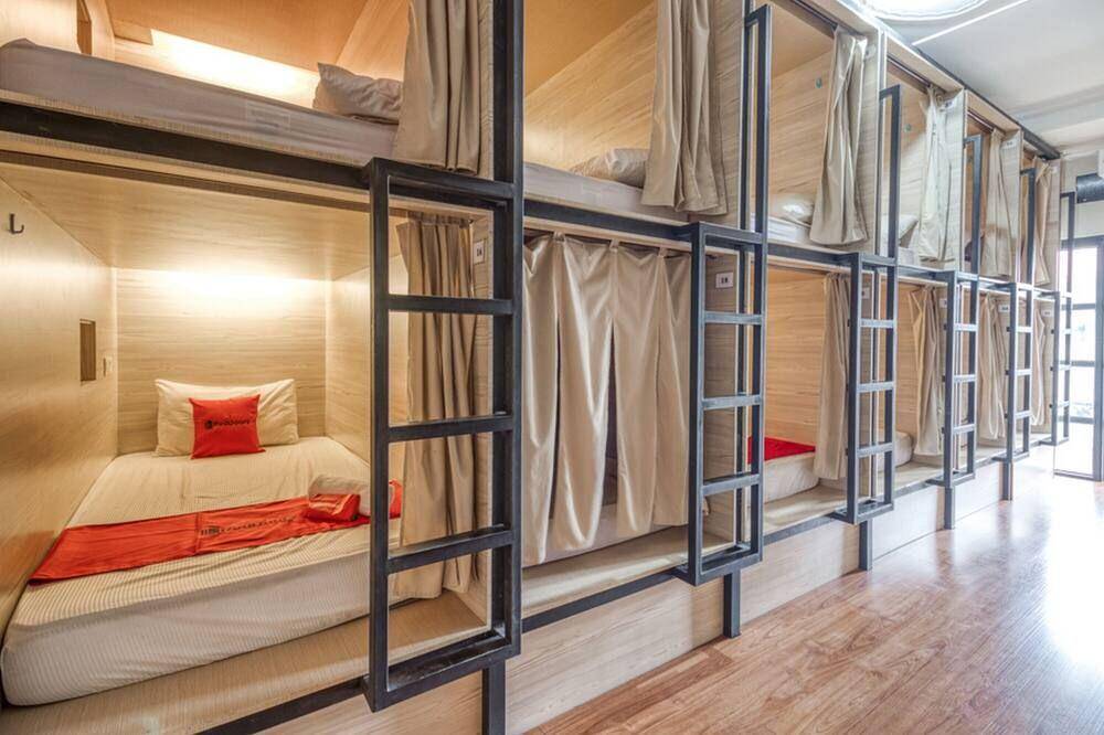RedDoorz dekat Stadion Mandala Krida (hotels.com)