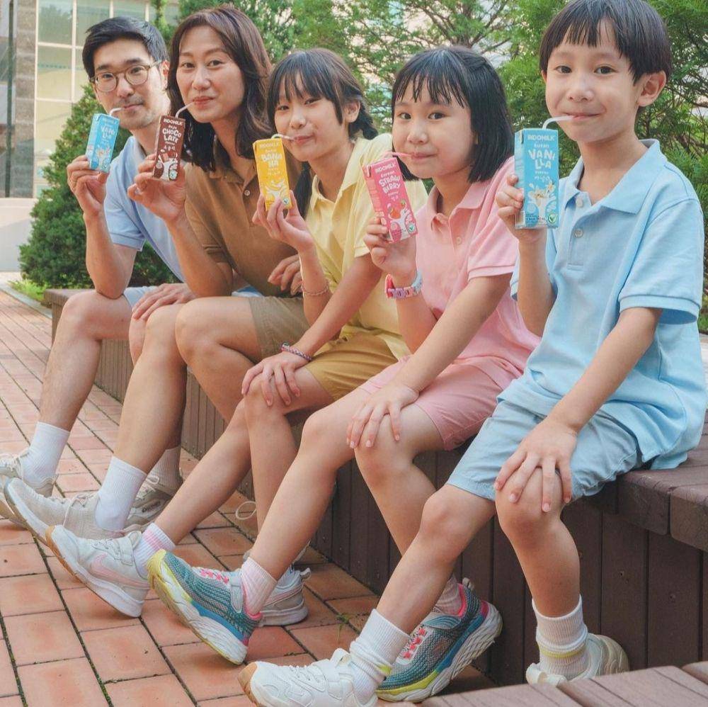 Kimbab family (https://www.instagram.com/kimbabfamily.official/)