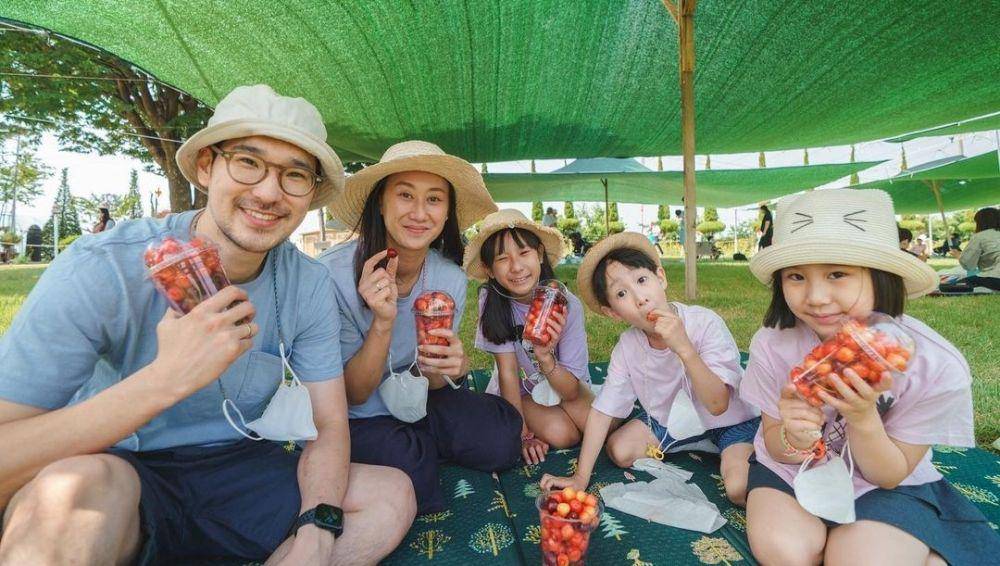 Kimbab family (https://www.instagram.com/kimbabfamily.official/)
