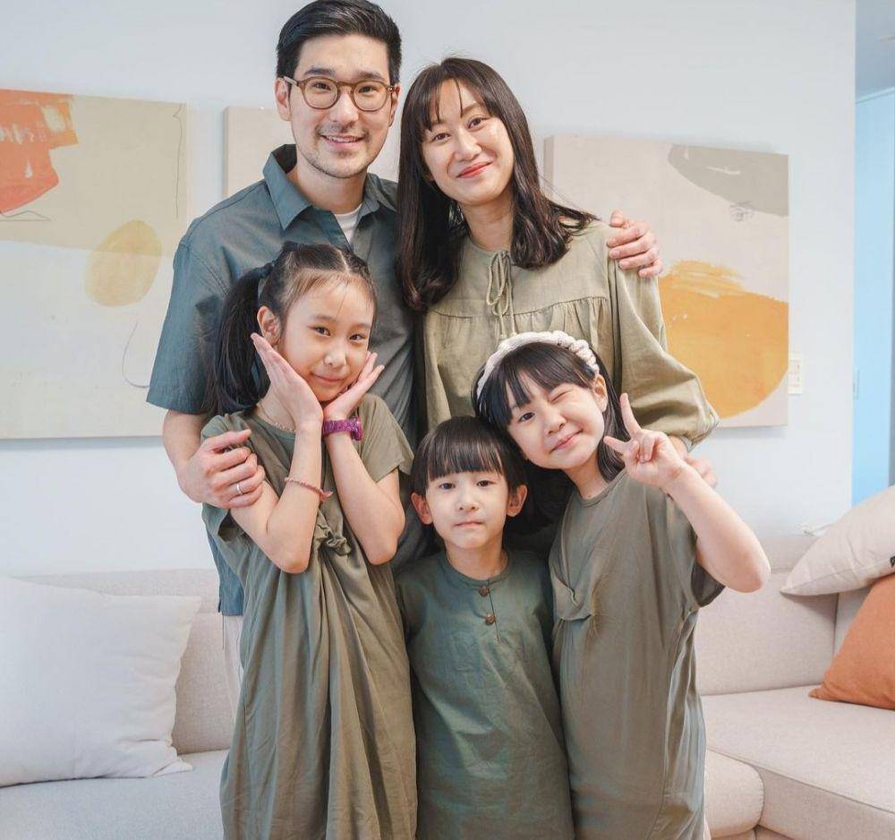 Kimbab family (https://www.instagram.com/kimbabfamily.official/)