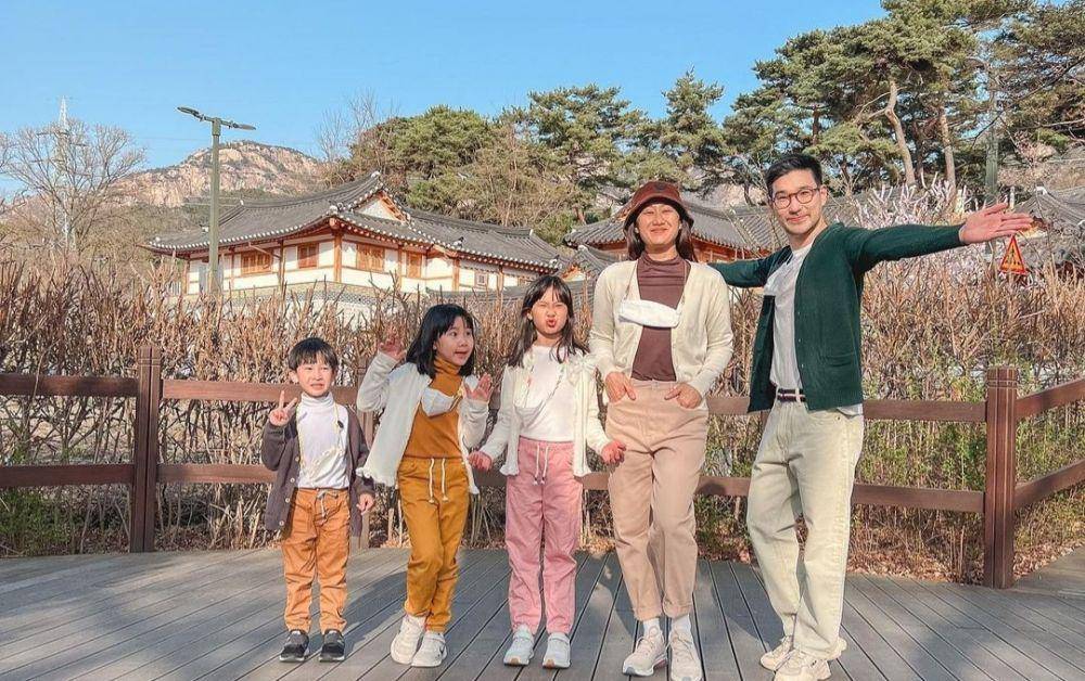 Kimbab family (https://www.instagram.com/kimbabfamily.official/)