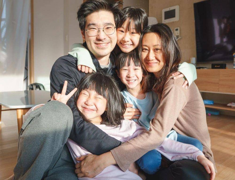 Kimbab family (https://www.instagram.com/kimbabfamily.official/)