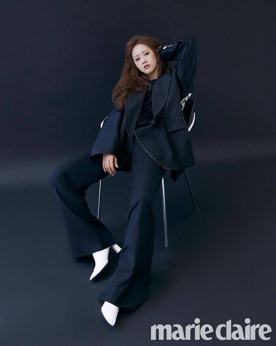 Go Ah Ra (instagram.com/ara_go_0211)