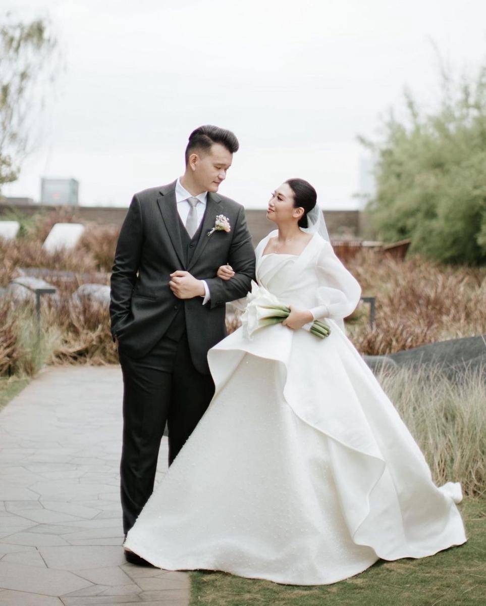 inspirasi wedding dress ala Cynthia Tan (@kinmoments via instagram.com/cynthiatan__)