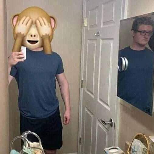 cowok mirror selfie kocak (instagram.com/sukijan.id)