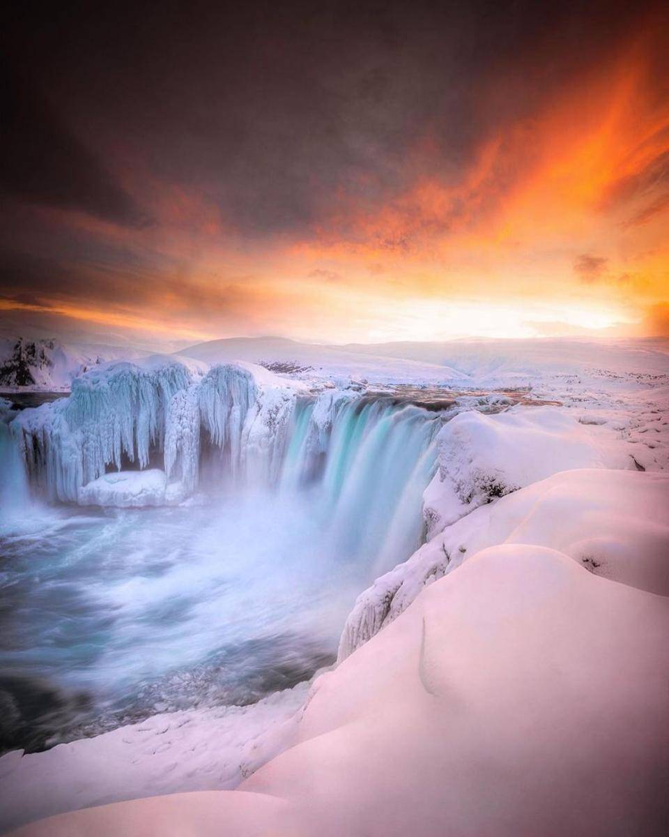 Godafoss Waterfall (instagram.com/thestrawhatbackpacker)
