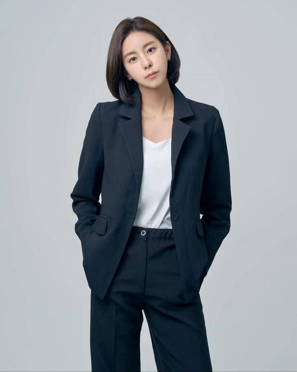 Uee (instagram.com/kim_uieing49)