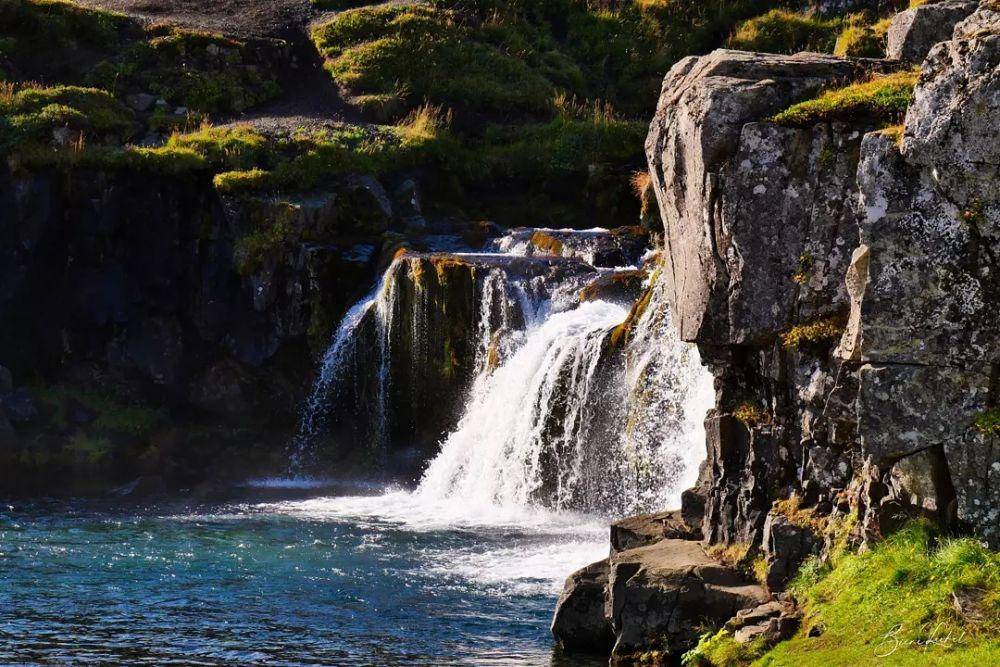 Kirkjufellsfoss Waterfall (instagram.com/sabinekrekel)