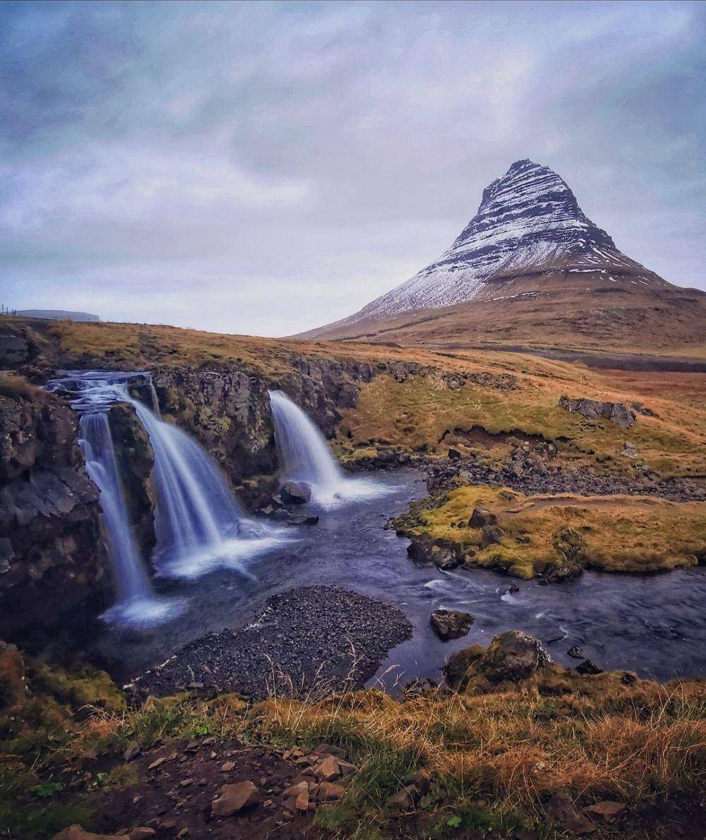 Kirkjufellsfoss Waterfall (instagram.com/b__nolimits)
