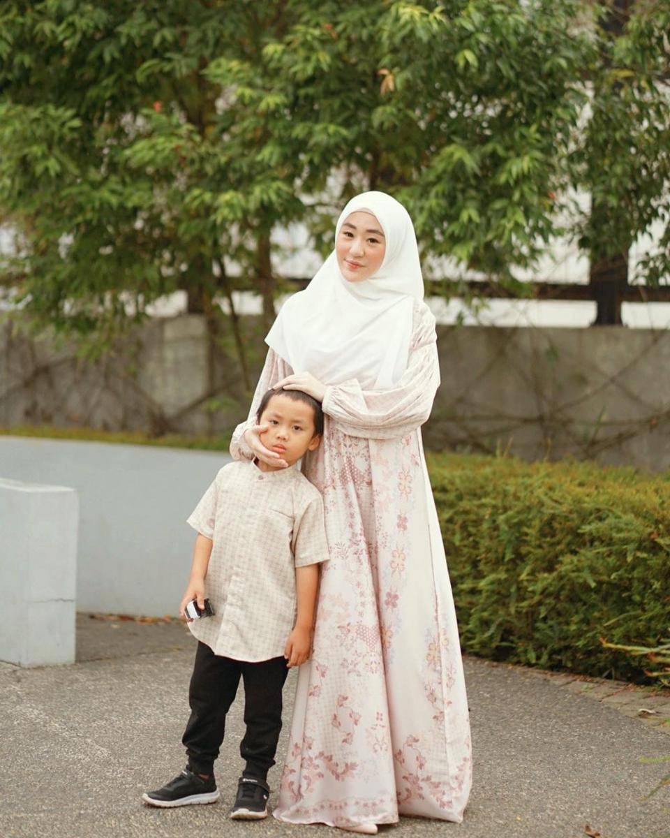 OOTD Larissa Chou dan Yusuf (instagram.com/larissachou)