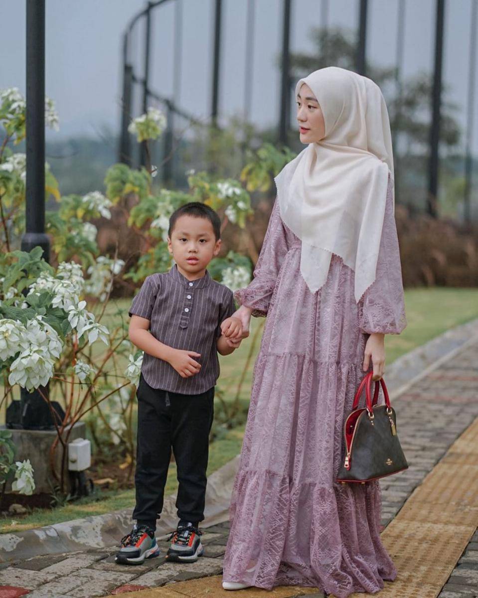 OOTD Larissa Chou dan Yusuf (instagram.com/larissachou)