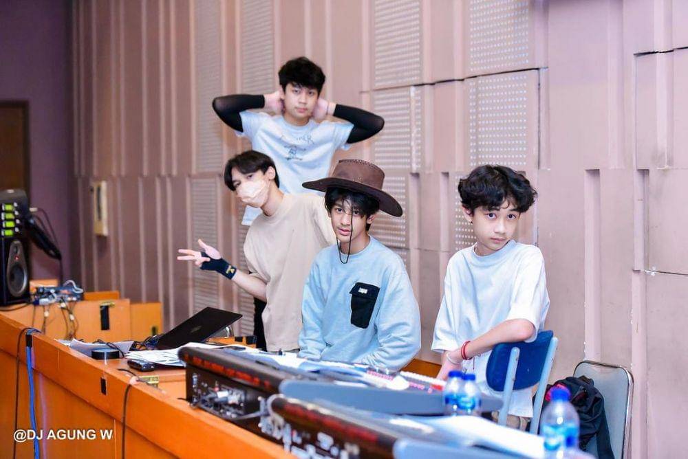 Addade Band (instagram.com/ardiotaulany)