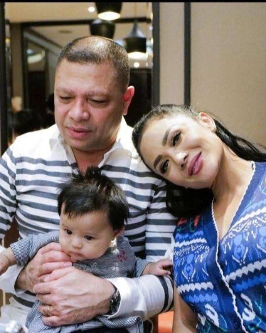 potret Krisdayanti dan Raul Lemos bareng sang cucu (instagram.com/raullemos06)