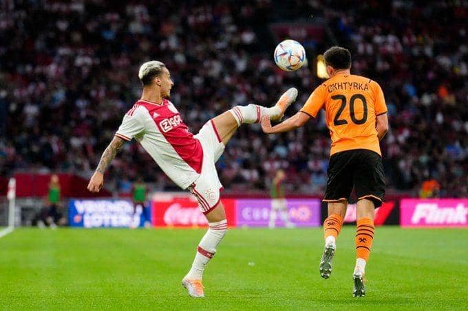 Pemain Ajax, Antony, sedang jadi incaran Manchester United. (Twitter/@antony00)