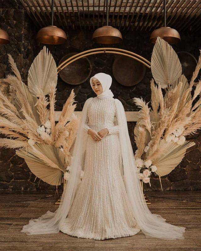 inspirasi wedding dress ala Cynthia Tan (@bertkwon via instagram.com/cynthiatan__)