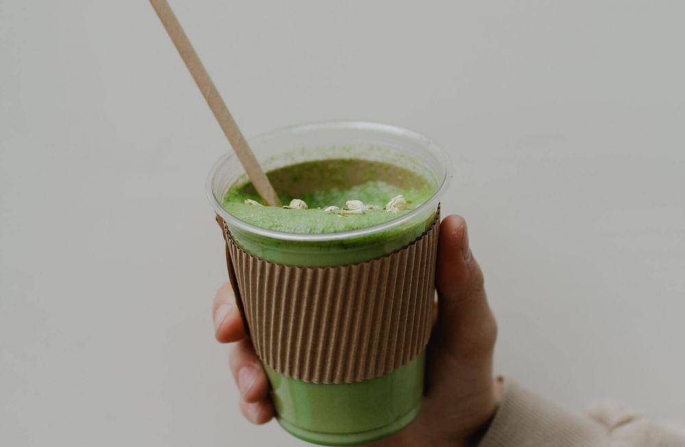 ilustrasi matcha pandan latte (unsplash.com/Alina Levkovich)