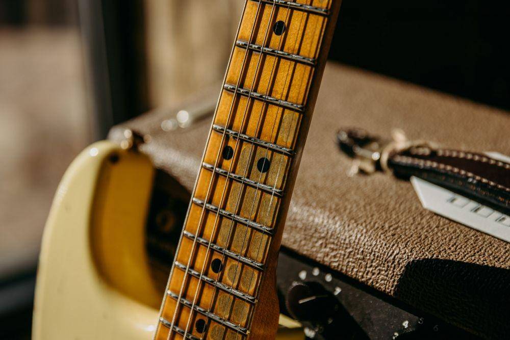 Senar gitar elektrik (unsplash/Eric Parks)