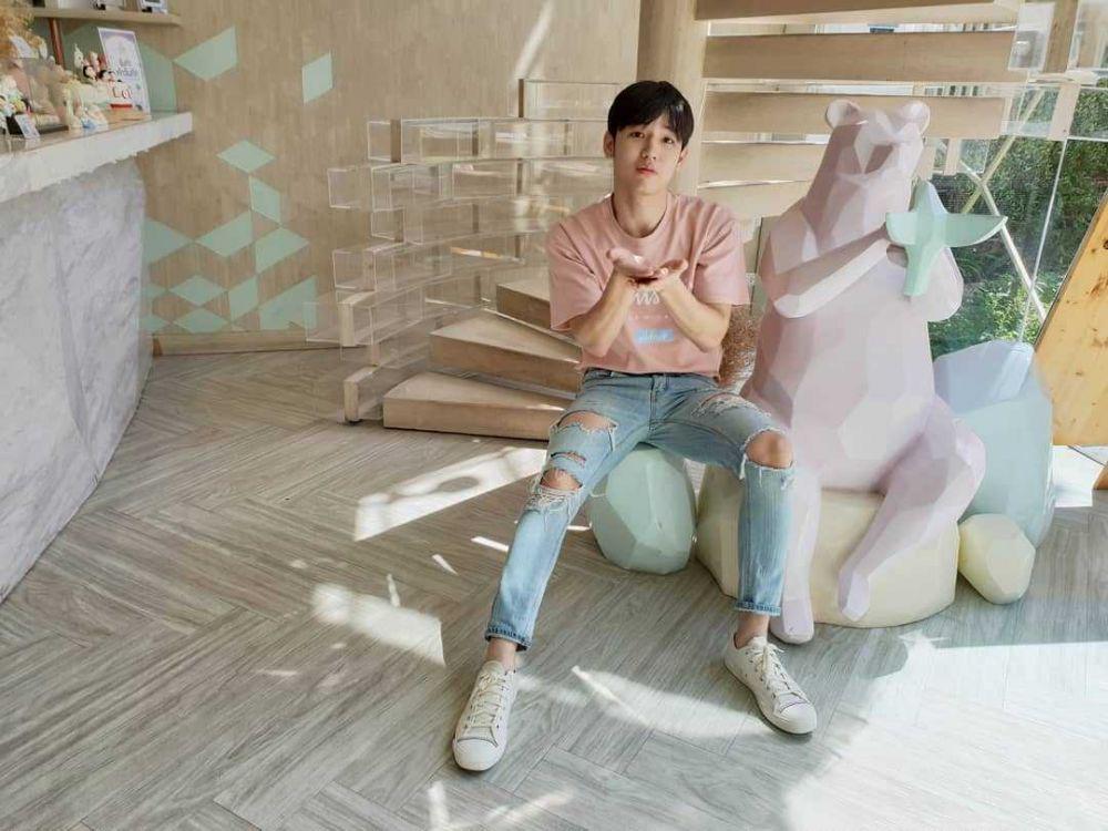 kaus ala New Thitipoom (instagram.com/newwiee)