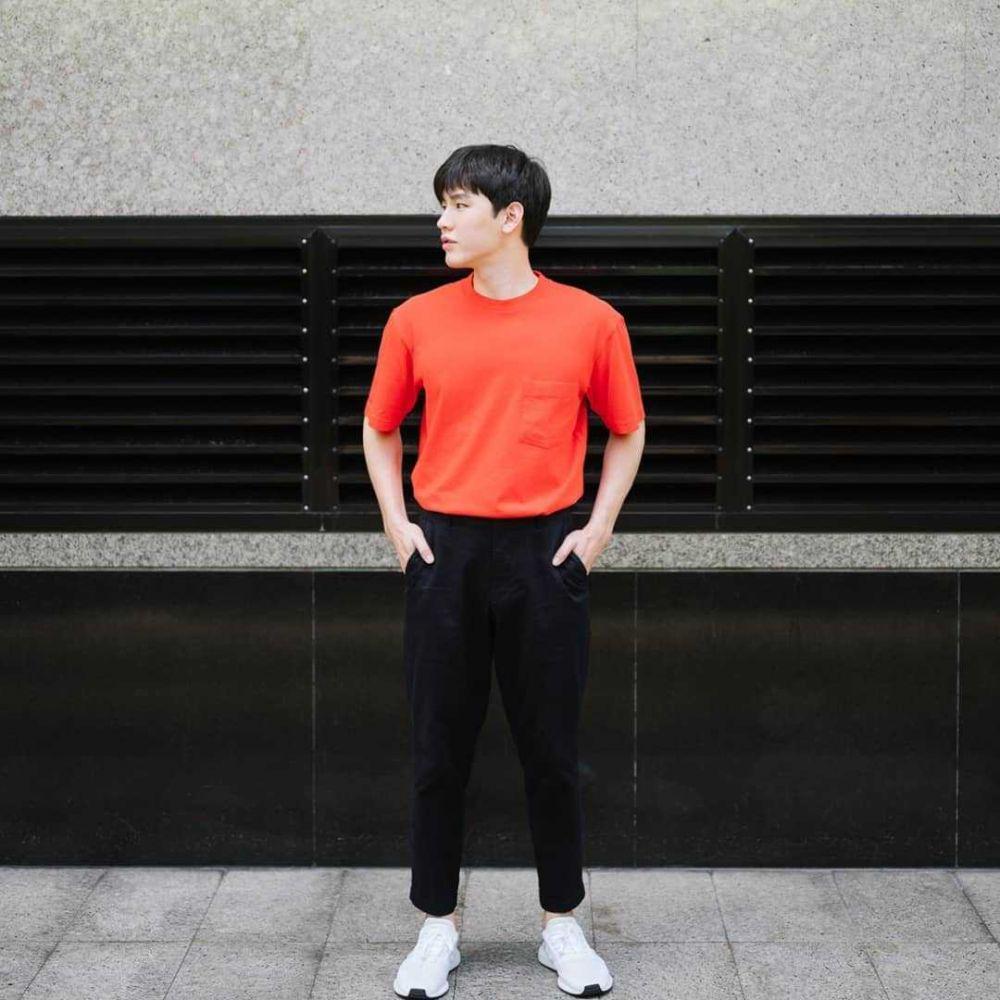 kaus ala New Thitipoom (instagram.com/newwiee)