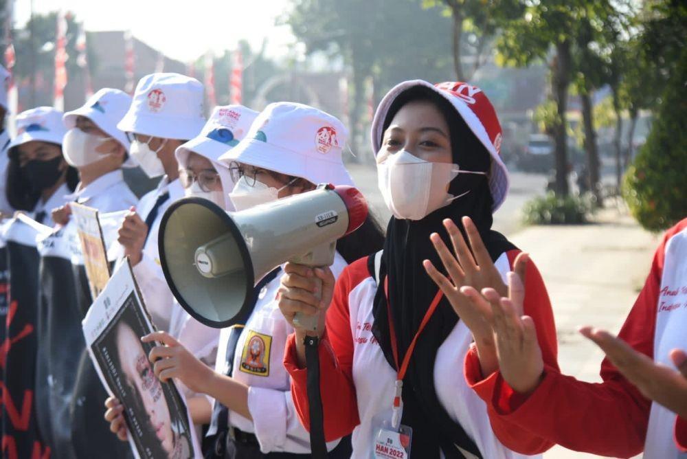 Sejumlah pelajar  di Surabaya saat mengkampanyekan anti kekerasan pada anak, Rabu (27/7/2022). (Dok. Diskominfo Kota Surabaya)