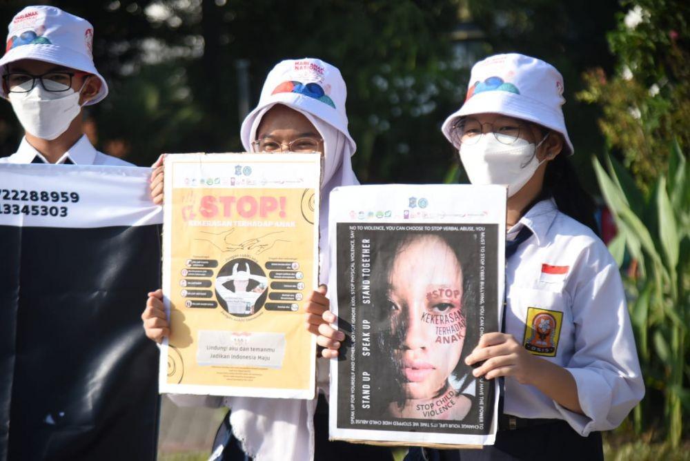 Anak-anak di Surabaya saat mengkampanyekan anti kekerasan pada anak, Rabu (27/7/2022). (Dok. Diskominfo Kota Surabaya)