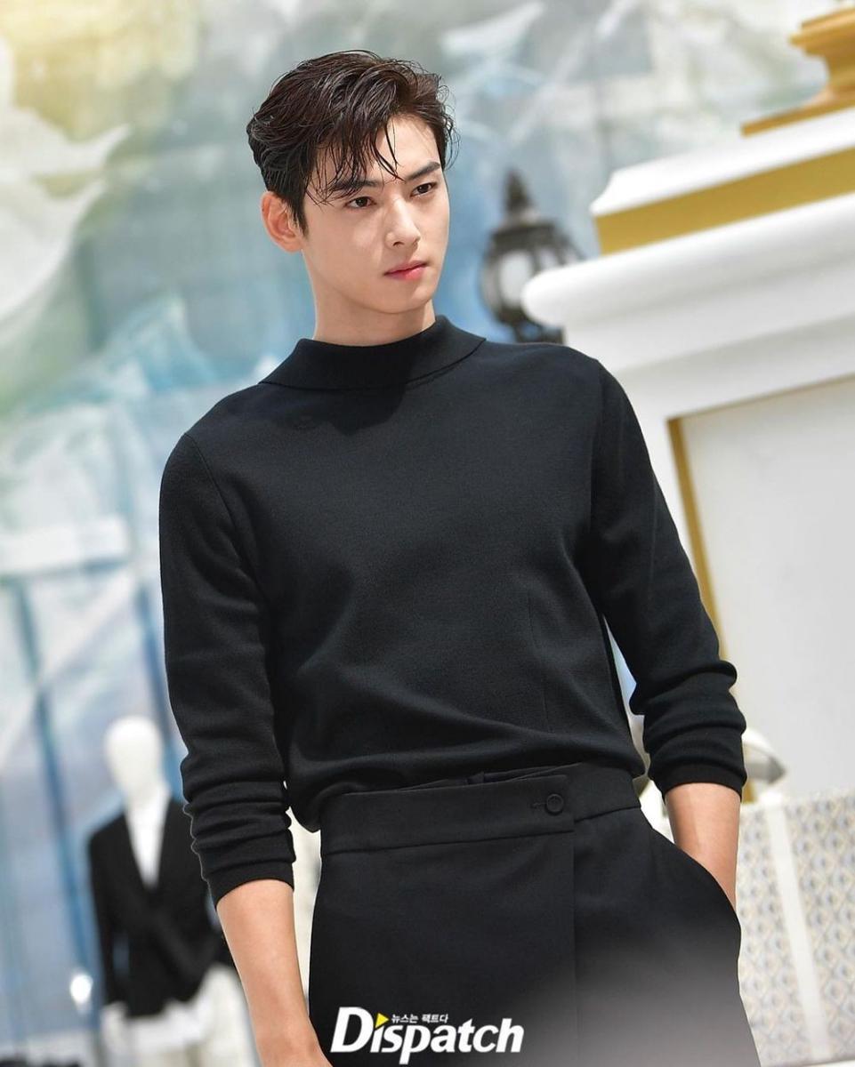 Cha Eun Woo di event DIOR Men's 2022 Winter Collection. (instagram.com/koreadispatch)