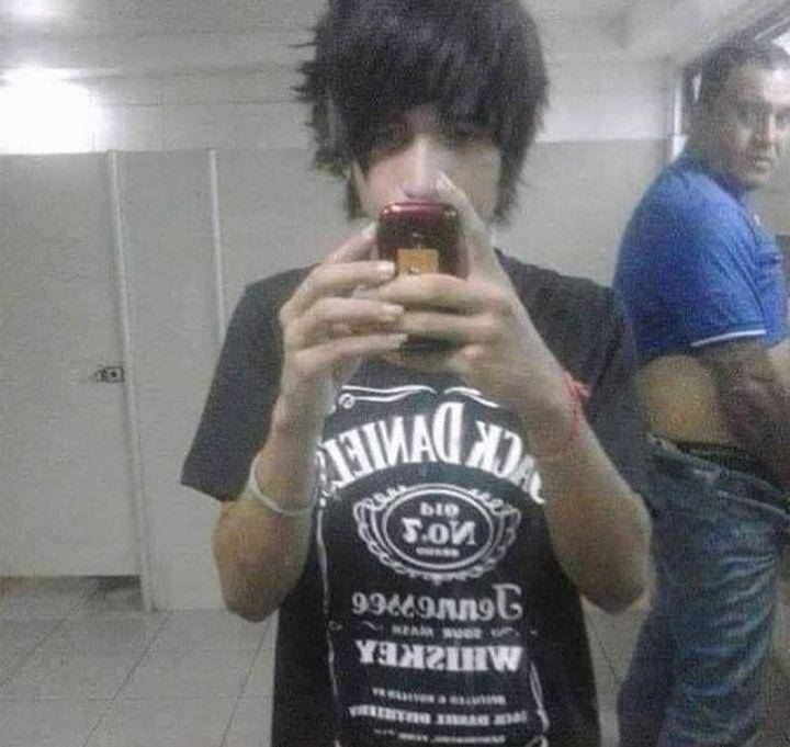 cowok mirror selfie kocak (instagram.com/cursepsto)