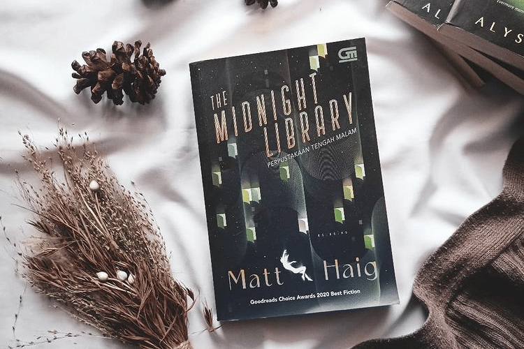 Midnigtht Library karya Matt Haig (instagram.com/papermoonpages)