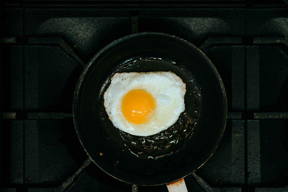 ilustrasi telur ceplok (unsplash.com/Nathan Dumlao)