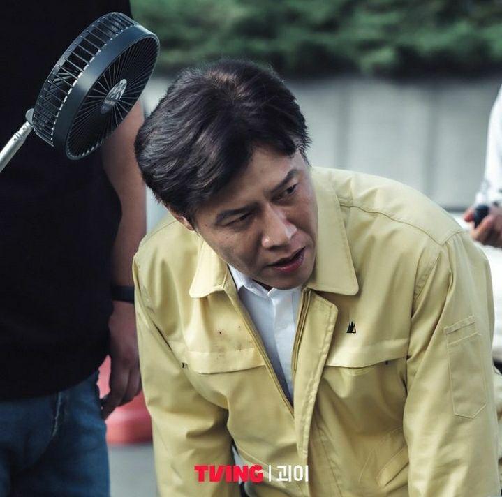 Park Ho San di balik layar Monstrous (instagram.com/tving.official)