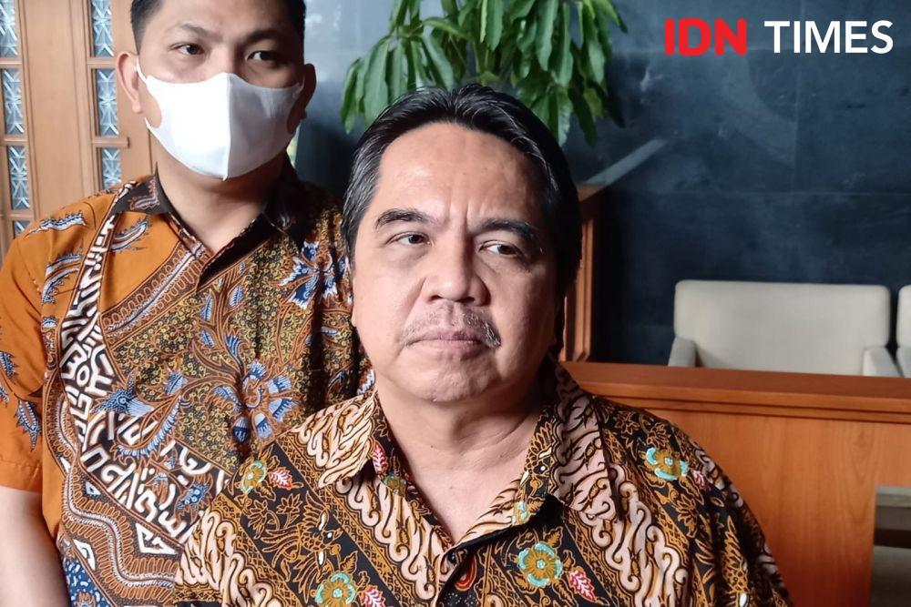 Ade Armando Dikeroyok Usai Diteriaki Penista Agama oleh Ibu-Ibu