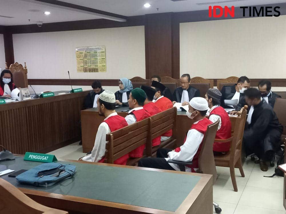 Sidang 6 terdakwa pengeroyok Ade Armando (IDN Times/Aryodamar)
