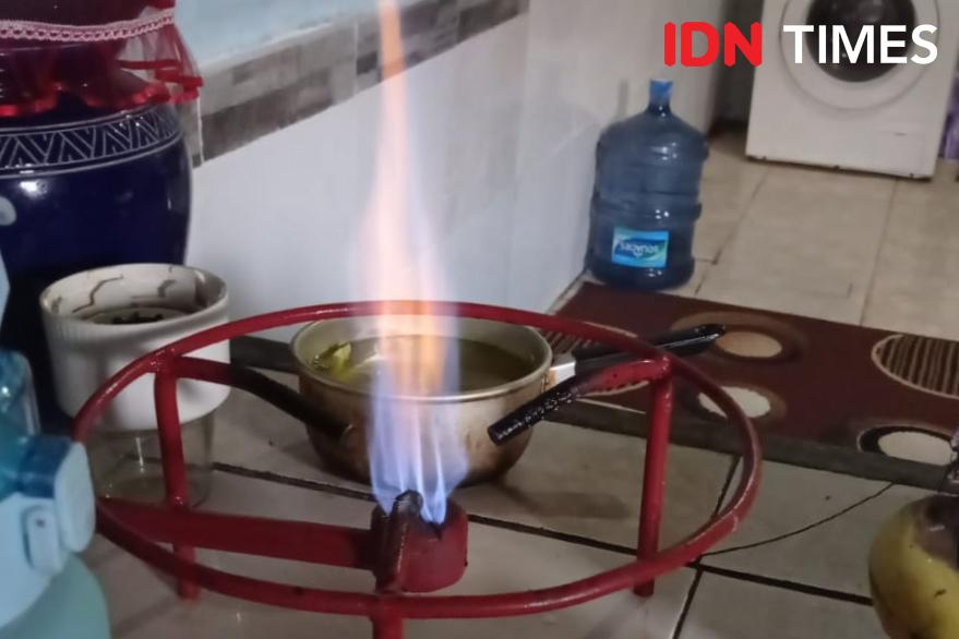 Pemanfaatan gas metana dari landfill Tempat Pemrosesan Akhir Sampah (TPAS) Manggar yang diinisiasi oleh Subholding Upstream PT Pertamina Hulu Mahakam (PHM) dan sejumlah warga di Balikpapan. (IDN Times/Hafit Yudi Suprobo)