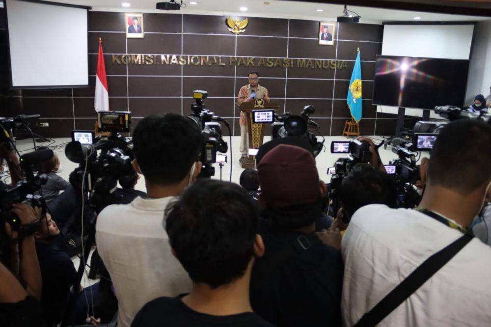 Konferensi pers Komnas HAM soal peristiwa polisi tembak polisi yang menewaskan Brigadir J, di kantor Komnas HAM, Menteng, Jakarta Pusat, Rabu (27/7/2022). (dok. Humas Komnas HAM)