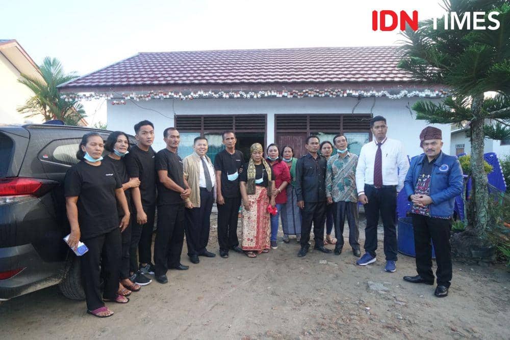 Proses ekshumasi atau pembongkaran makan Nofriansyah Yosua Hutabarat atau Brigadir J untuk keperluan autopsi ulang, Rabu (27/7/2022). (IDN Times/ Deryardli Tiarhendi)