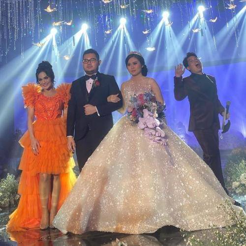 Krisdayanti kondangan. (instagram.com/krisdayantilemos)