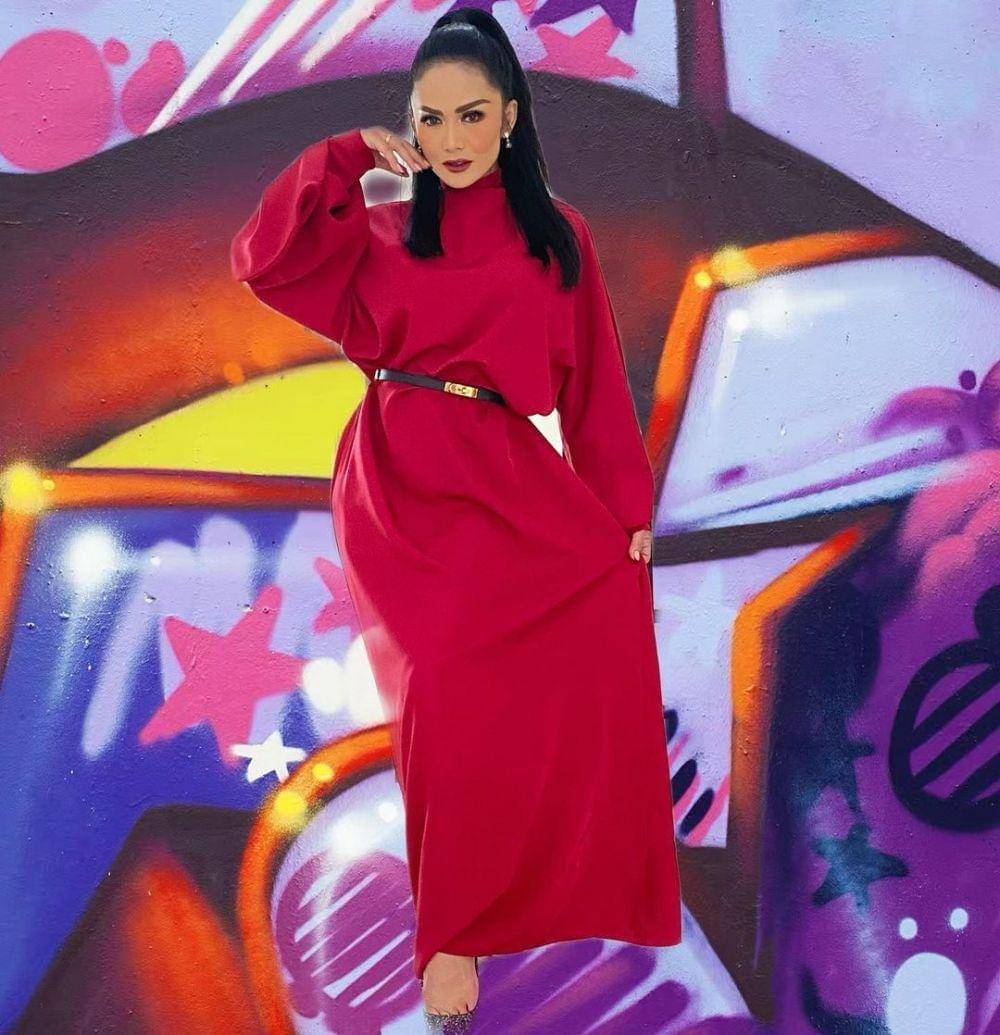 Krisdayanti kondangan. (instagram.com/krisdayantilemos)