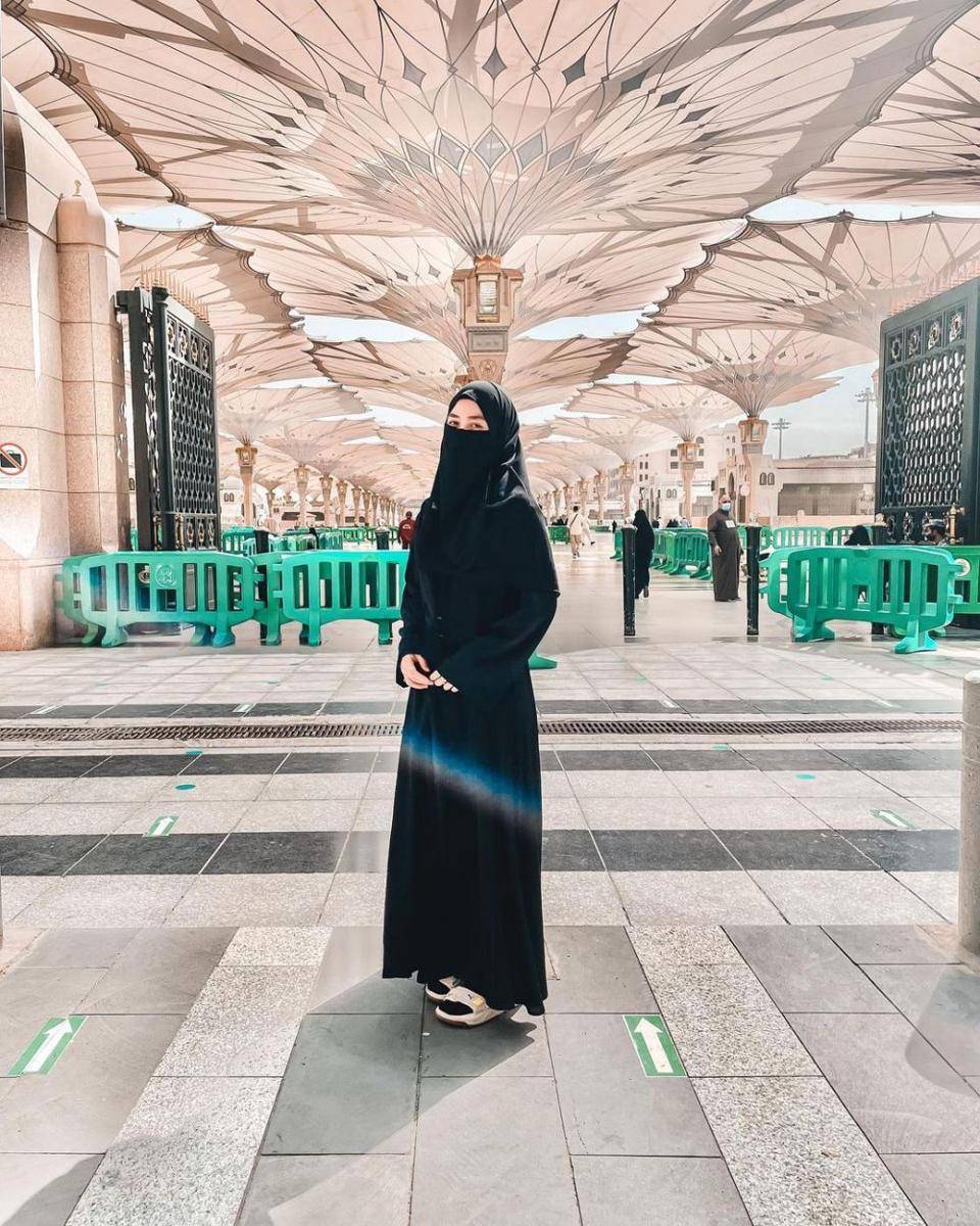 Henny Rahman (instagram.com/hennyyrahman)