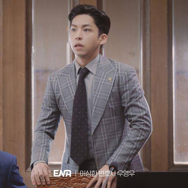 Joo Jong Hyuk di drama Extraordinary Attorney Woo (instagram.com/channel.ena.d)
